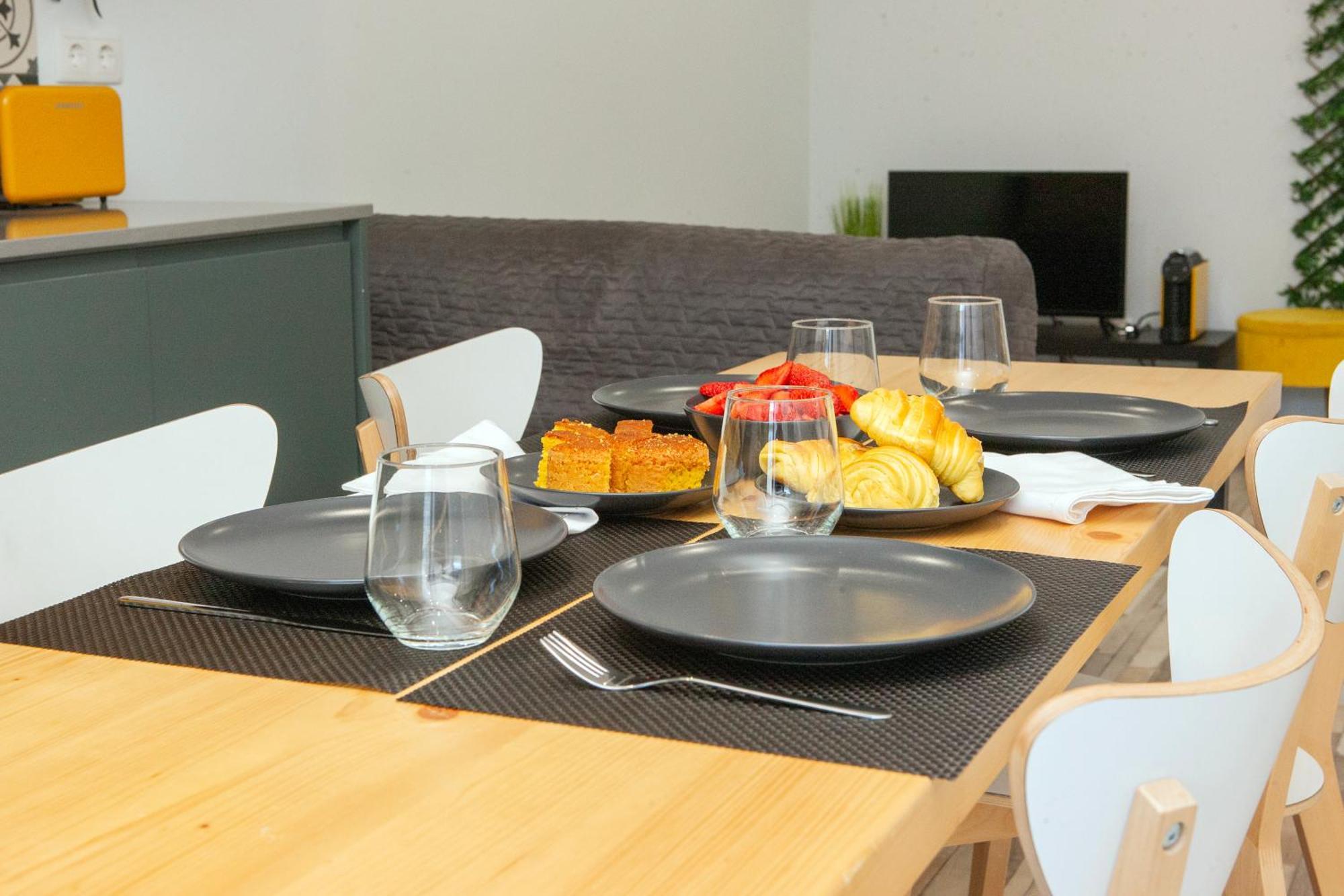 Amadeo - Gaia/Porto Apartment 3.º T Вила-Нова-ди-Гая Экстерьер фото